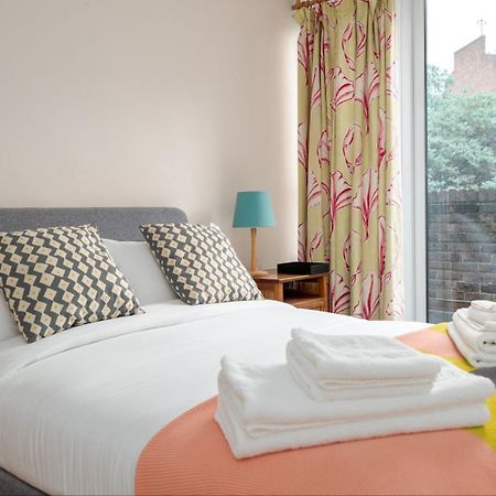Guestready - Lovely Ground Floor Duplex With Patio In Southbank Apartment London Bagian luar foto